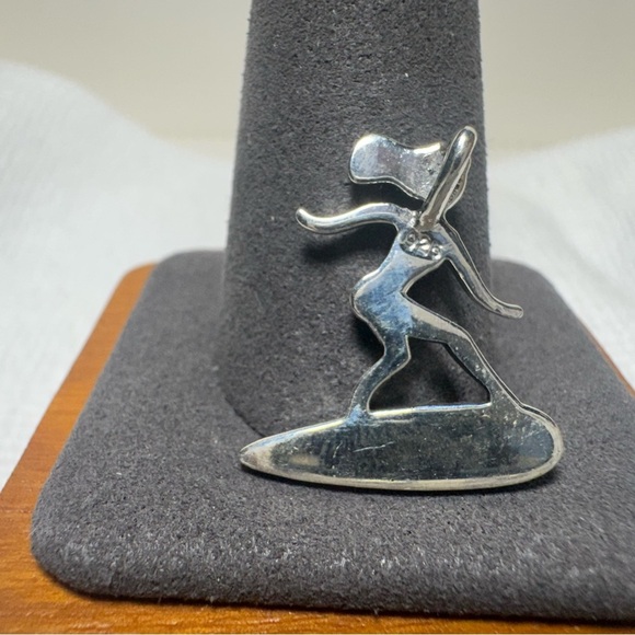 Surfer Girl Sterling Silver Pendant Abalone Inlay Surfboard NWOT Coastal Chic - Picture 2 of 2